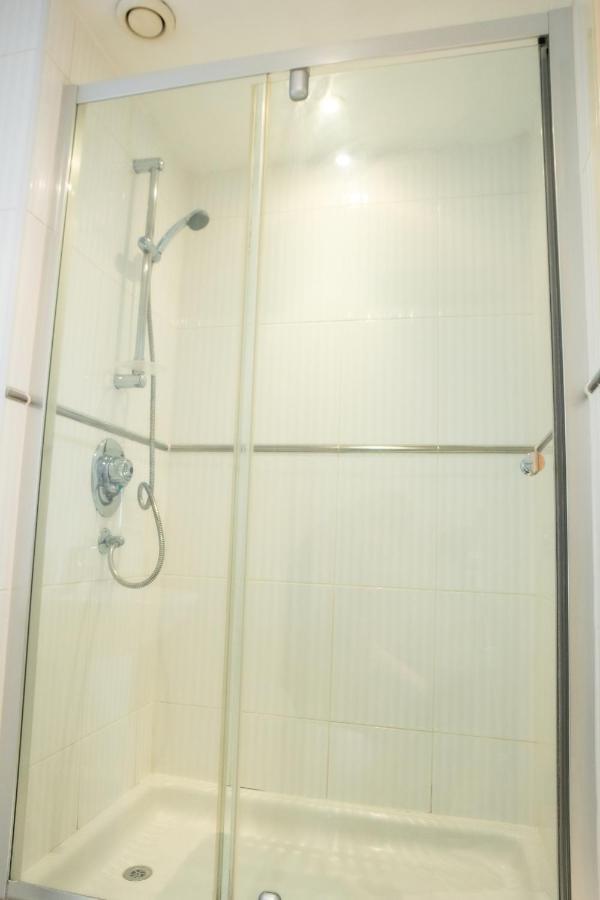 Newly Furnished Appartment Near Train Station Wolverhampton Exterior photo