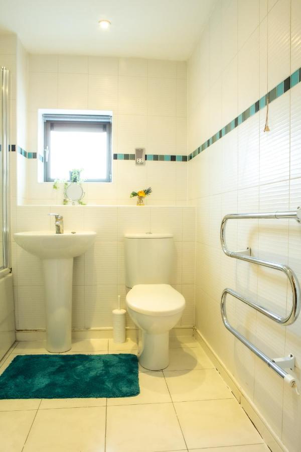 Newly Furnished Appartment Near Train Station Wolverhampton Exterior photo